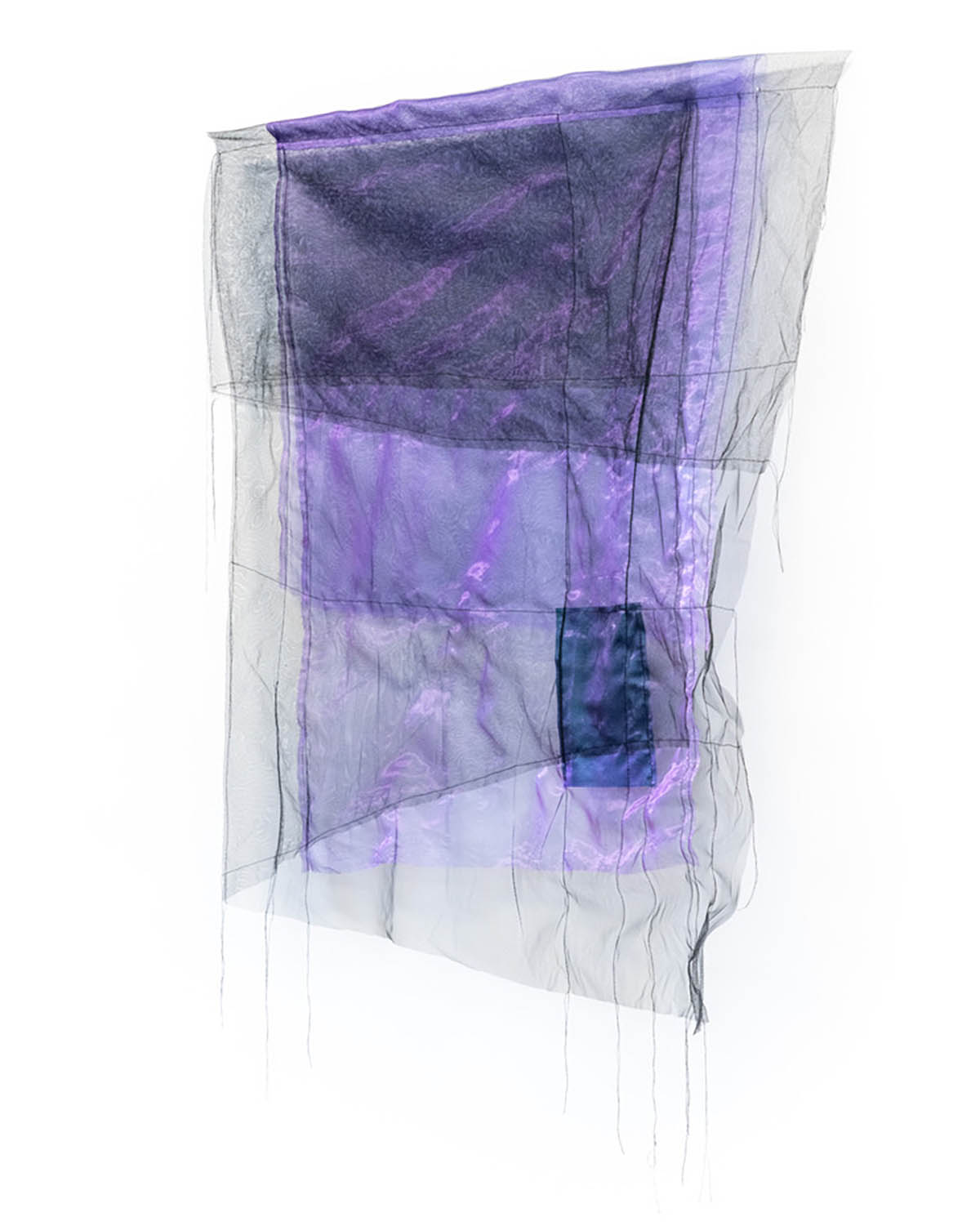 Serie THE RESIDENT, No Name, 2024, Tüll, Polyester , Organza, Garn/ 84 x 90 x 15 cm