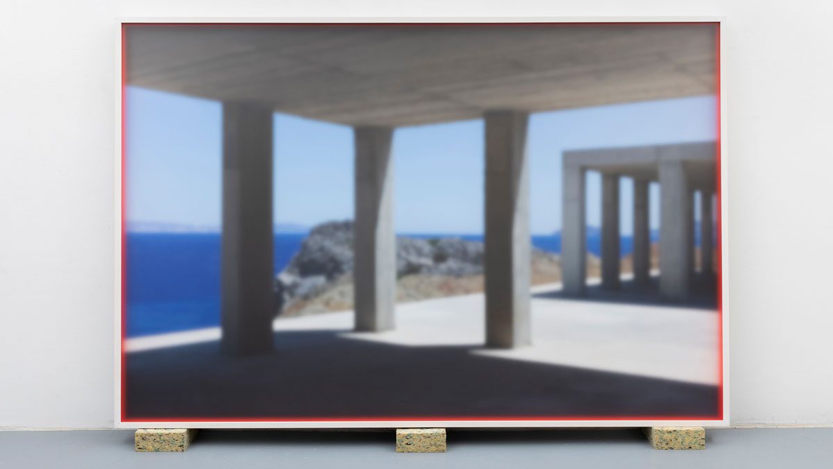 Mario Kiesenhofer | Island – Agios Pavlos Beach, Crete | Pigment Print, Neon Acrylfarbe auf Distanzleiste, gerahmt hinter satiniertem Plexiglas | 150 × 100 cm | 2019/21 | Studio View | © Bildrecht Wien 2020