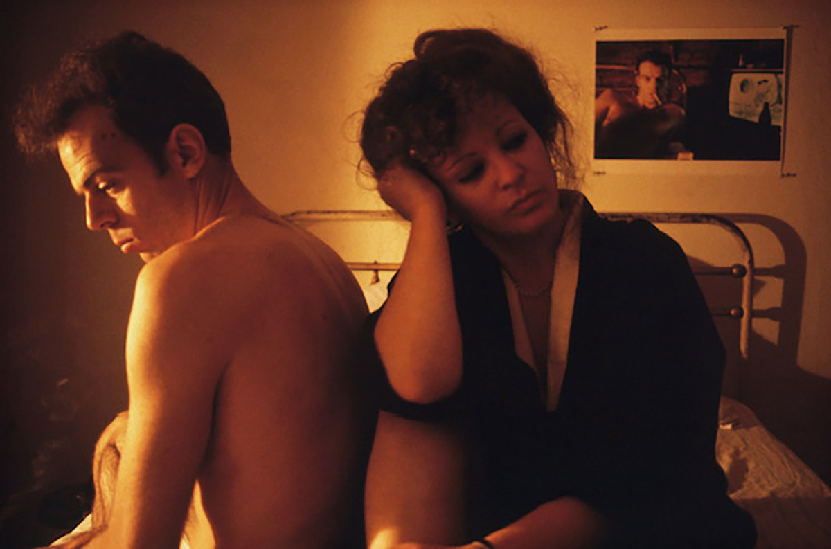 Nan Goldin, Brian and Nan in Kimono (Brian und Nan im Kimono), 1983, Photographie, aus der Serie “The Ballad of Sexual Dependency” © Nan Goldin. Courtesy the artist