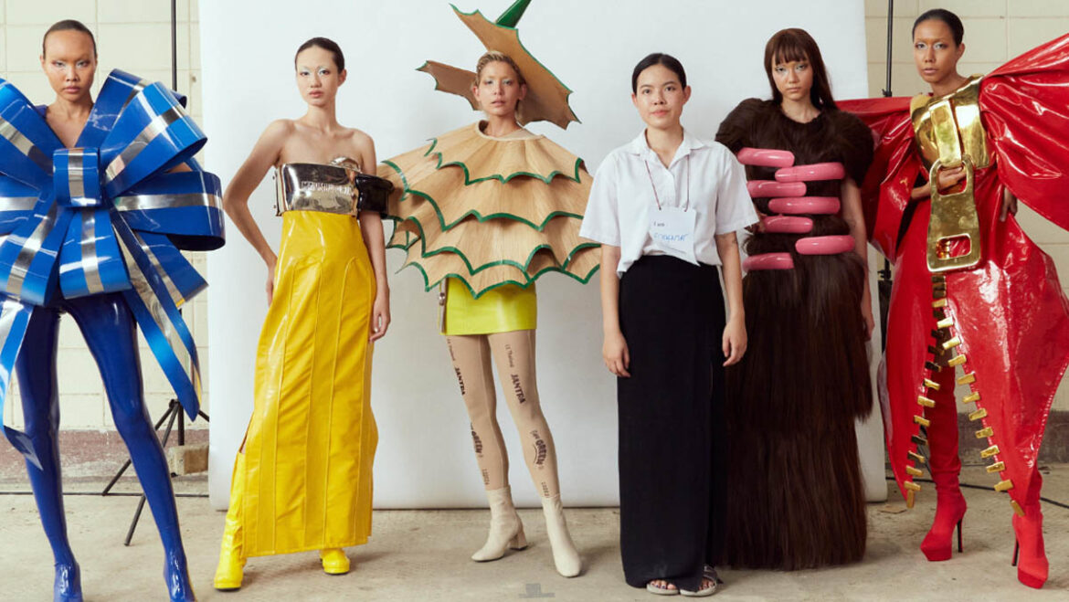 Prim Shalyn (4th from the left) with models