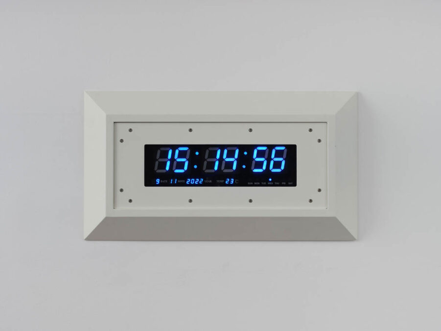 Sung Tieu, Anti-Vandal Clock, (Paris), 2022, courtesy of the artist & Trautwein Herleth Gallery.