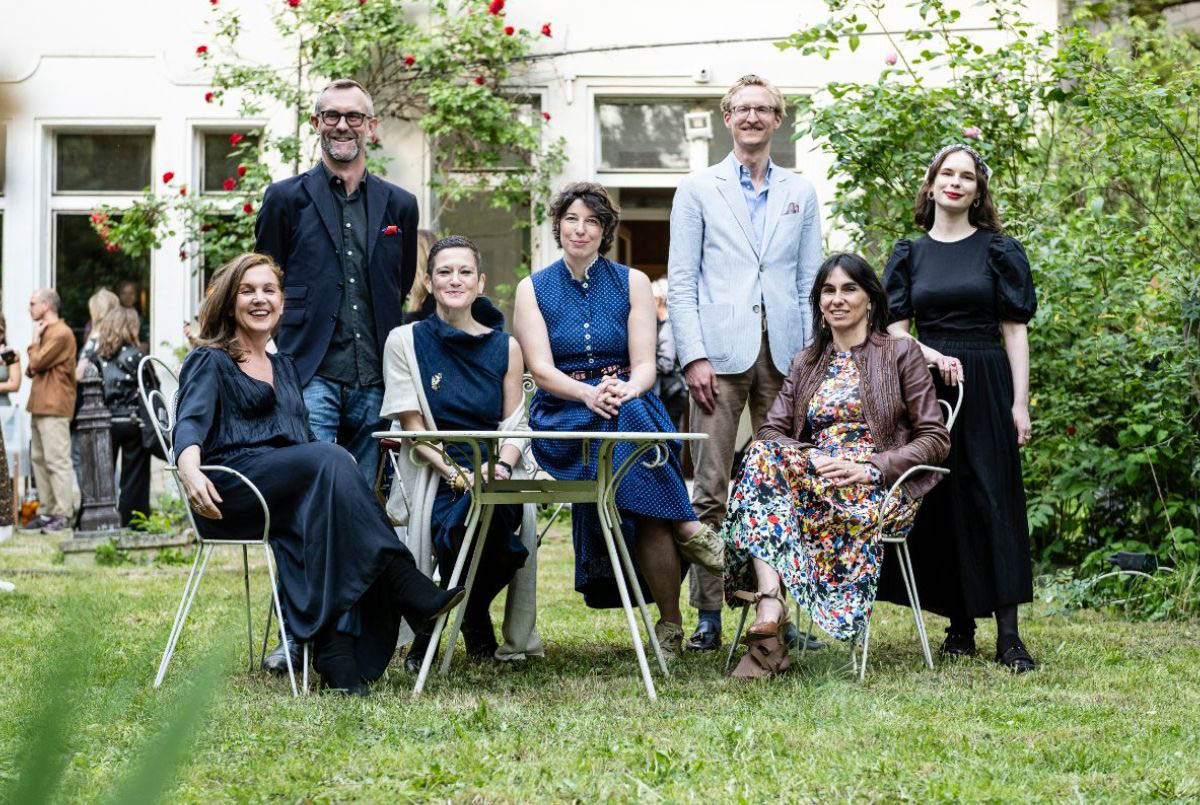 Das Team und die Mitwirkenden von 74tharts: Ana Berlin, Simon Rees, Becca Hoffman, Johanna Pichlbauer, Gabriel Roland, Alice Stori Liechtenstein, Alma Fiala