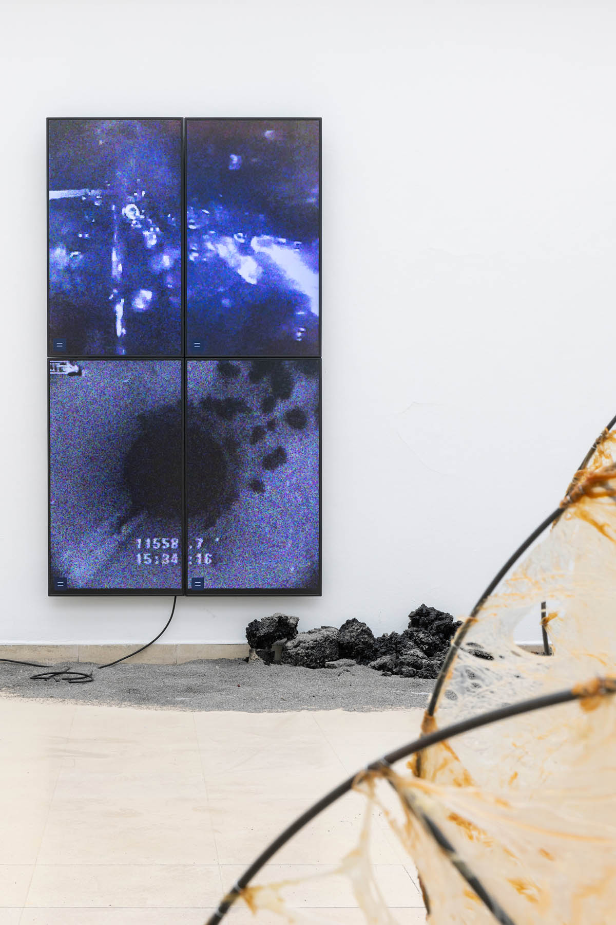 exhibition view: Vik Bayer & Kaja Clara Joo – Tipping Point Phantoms. Photo: Daniel Jarosch