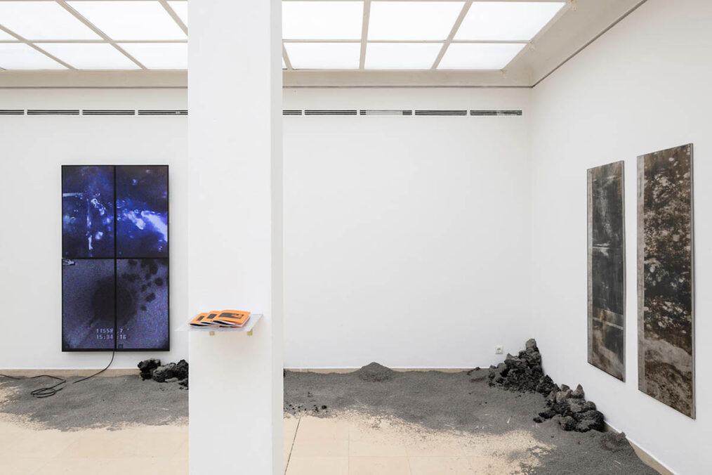 exhibition view: Vik Bayer & Kaja Clara Joo – Tipping Point Phantoms. Photo: Daniel Jarosch